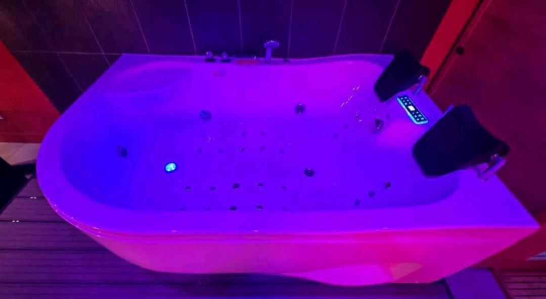 Appartement Balneo Et Sauna Prives The Red Room Mauguio Zewnętrze zdjęcie
