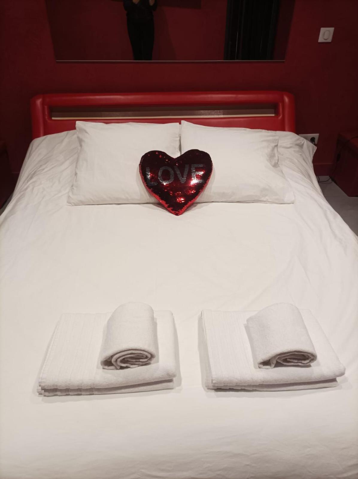 Appartement Balneo Et Sauna Prives The Red Room Mauguio Zewnętrze zdjęcie